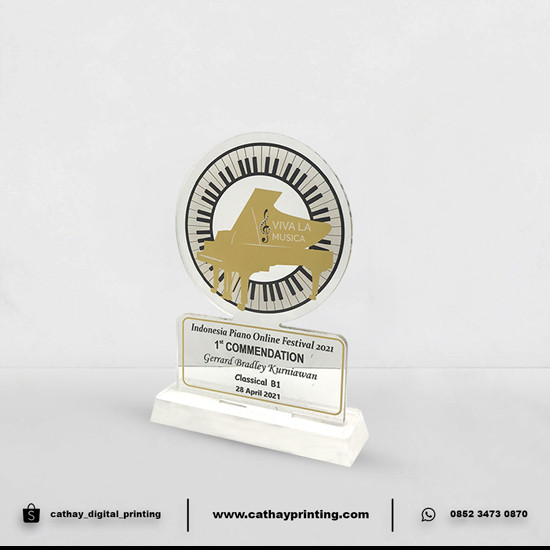 Paket Plakat Acrylic 5mm uk A6 + Dudukan Trapesium